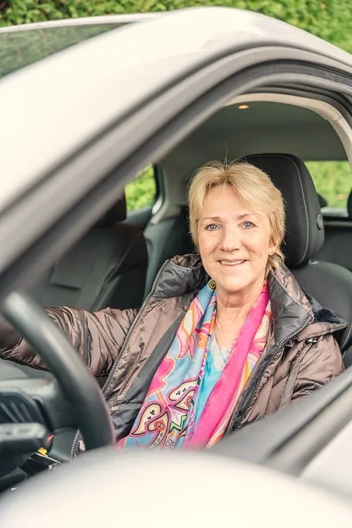 Pflegekraft von Aktiv Dahoam auf dem Weg zur Grundpflege in München-Großhadern